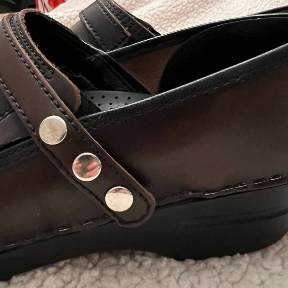 Sanita Cori brown leather clog w strap - Picture 3 of 16